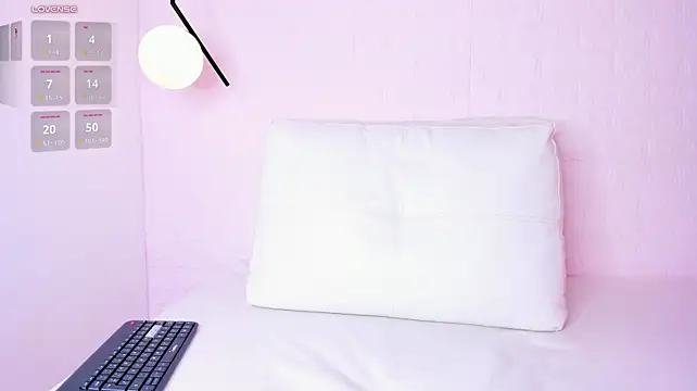 Whiney_Luxe live webcam