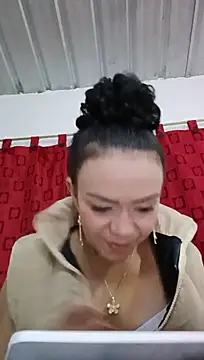 CrissDessire live cam on StripChat