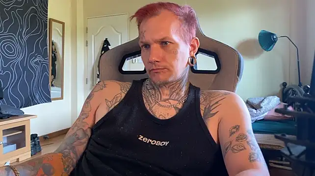 razor_paul live cam on StripChat