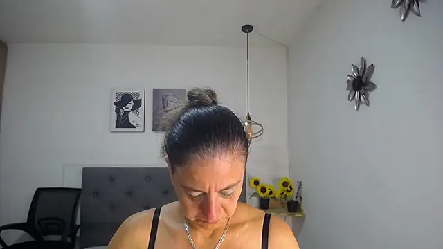 sasi_luna live cam on StripChat