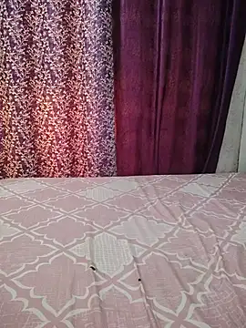 mini-cutie live cam on StripChat