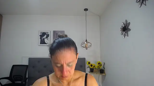 sasi_luna live cam on StripChat