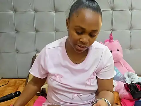 Pearl_00 live cam on StripChat