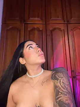 KaditaNavarro live cam on StripChat