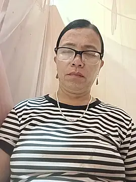 Chilly-wet live cam on StripChat