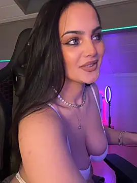 LunnaVey live cam on StripChat