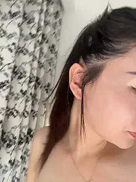 Yioyio-666 live cam on StripChat