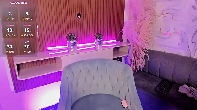 SelenaRogerss live cam on StripChat