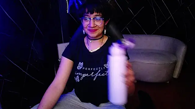 Lili_Gomez_ live cam on StripChat