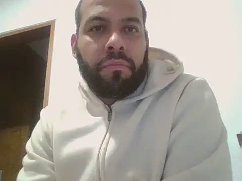 Carlos02145 live cam on StripChat