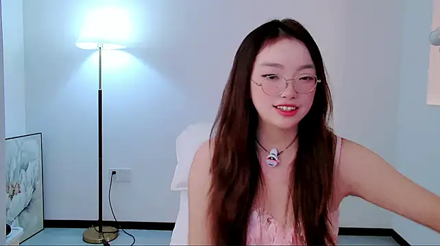 lili-6677 live cam on StripChat