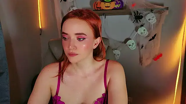 Scarlet_19 live cam on StripChat