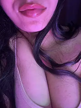 linaa_lolo live cam on StripChat