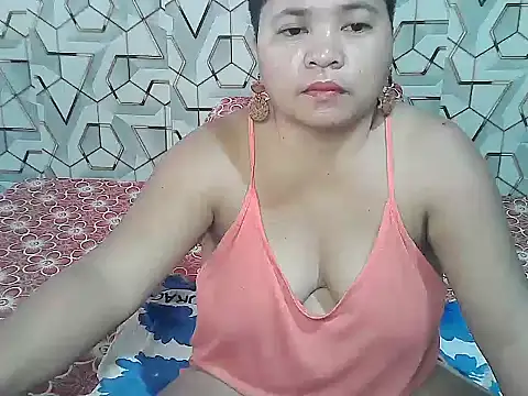 hotpussyxxx33x live cam on StripChat