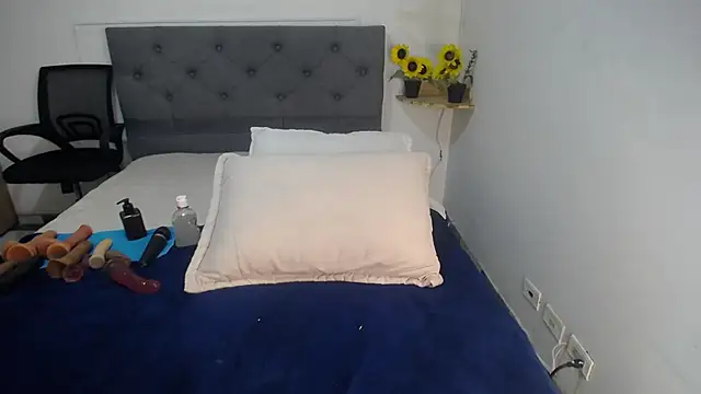 sasi_luna (F milf) - masturbation for 10 minutes