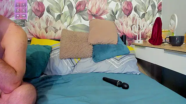 Sonya-Vlad live cam on StripChat