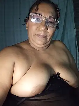 RoxanaQueen_ live cam on StripChat