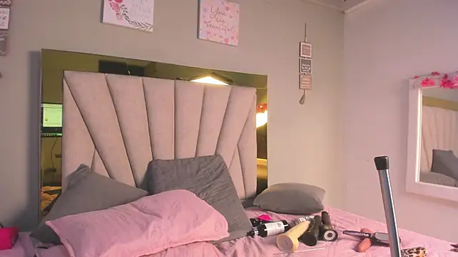 vahiolet_fuentes live cam on StripChat