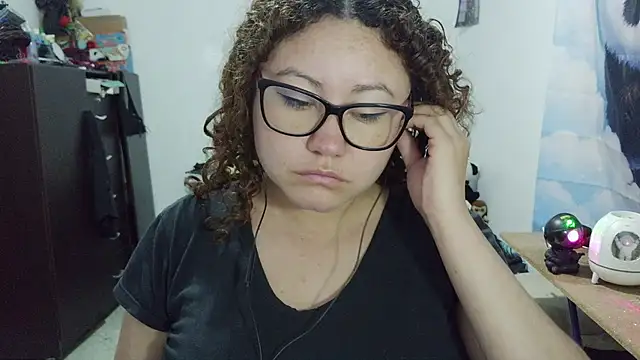 curly_greeneyed