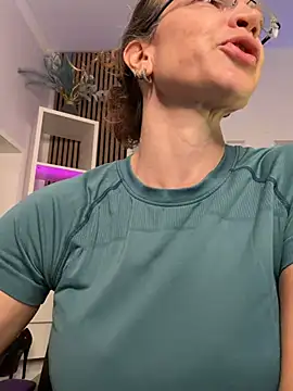 annikarose (F milf) - Naked Orgasmus + LT free clip