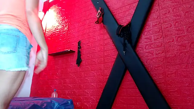 Live-Webcam-Show mit bdsmforever18 - Interaktive Lovense-Toys verfügbar