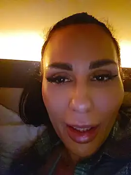 KatiaDivine live cam on StripChat