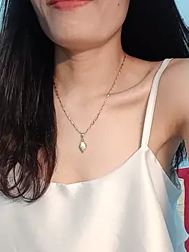Hinna_x live cam on StripChat