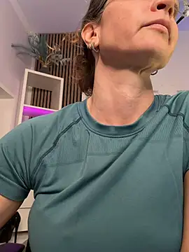 AnnikaRose live cam on StripChat