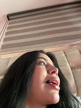 Midori_rosse live cam on StripChat