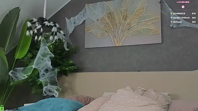 mollly_rouge (F young) - body tour & pussy finger play close up