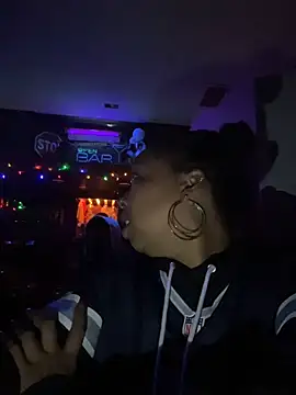 honeycombhalo (F young) - Flash ass in bar