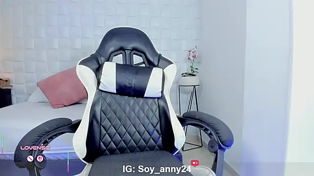 anny_rouse24 live cam on StripChat