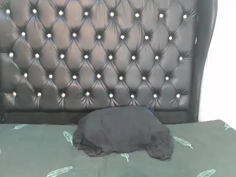 Wild_khalifa live sex cam