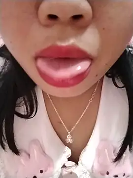 Xuka_lyss live cam on StripChat