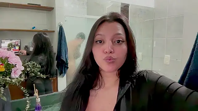 Marcella_and_laura live cam on StripChat
