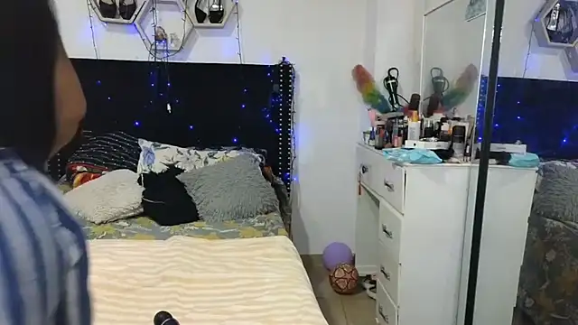 charlotte_077 live cam on StripChat