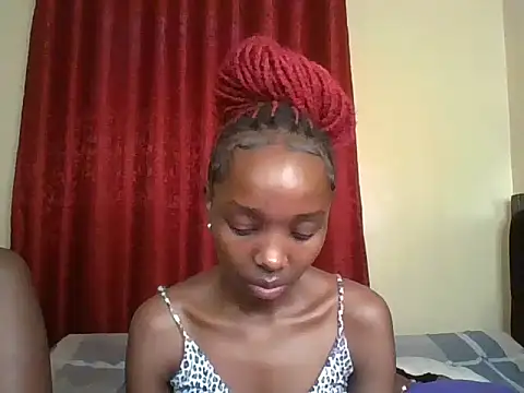 ophellia1 live cam on StripChat