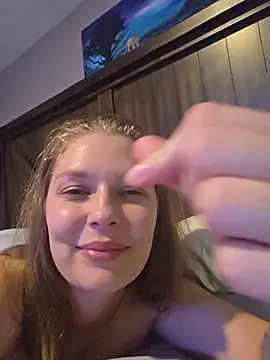 BigDaddyFreakyFrog live cam on StripChat