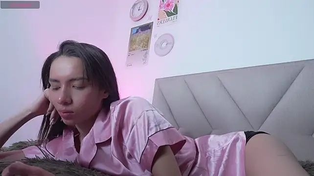 Bonnieshyy live cam on StripChat