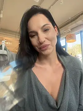 Roxana-Sexy live cam on StripChat