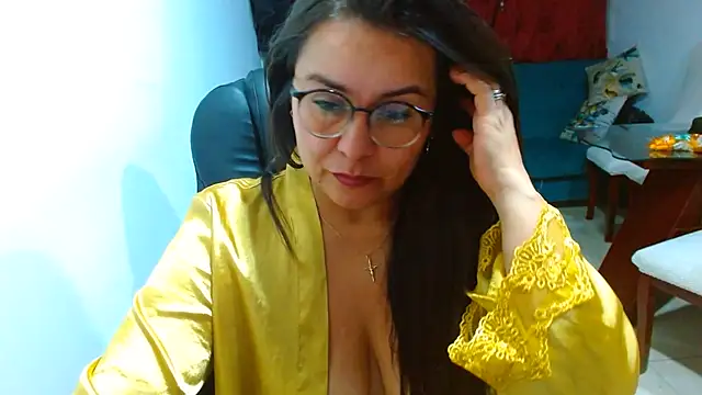 Ixchel_Anaid live cam on StripChat