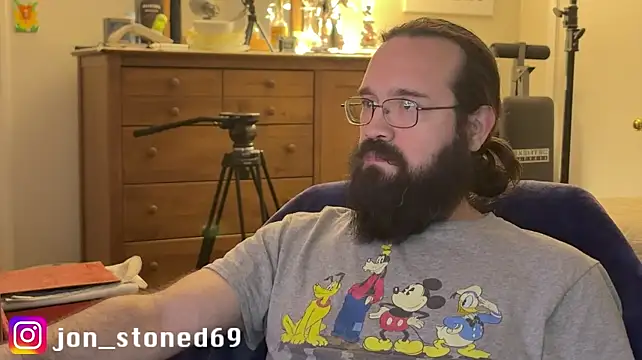 Apocalypse_Jerry live cam on StripChat