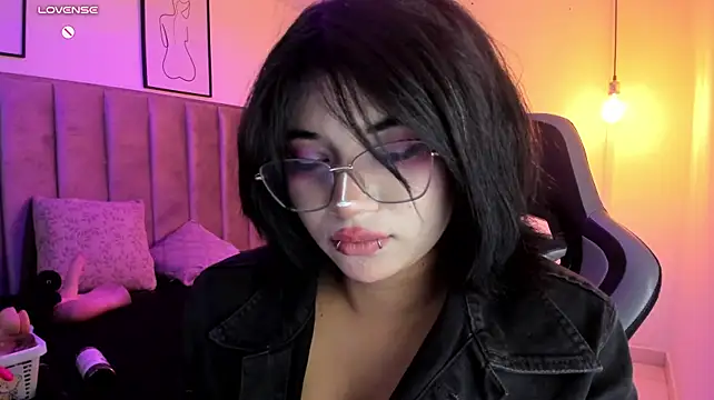 Kitty_Gang live cam on StripChat