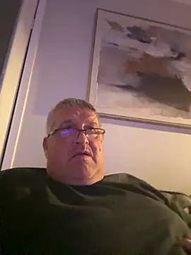 Daddystrokes4u live cam on StripChat
