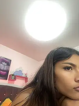 AMY-Wine live cam on StripChat