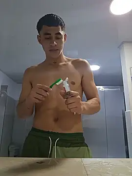 Cris-h live cam on StripChat