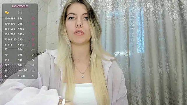 KatieLesco live cam on StripChat