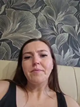 MilaMature live cam on StripChat