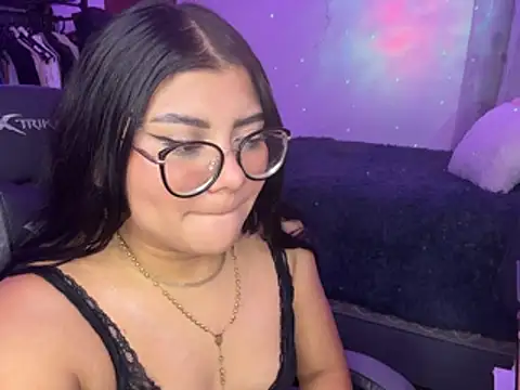 Nanaaaaaa__ live cam on StripChat