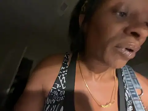 wynterheat (F milf) - Pussy Play | 2 tokens or more